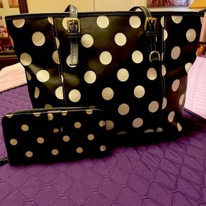 Oversized Polka dot Handbag with a Polka dot Walket